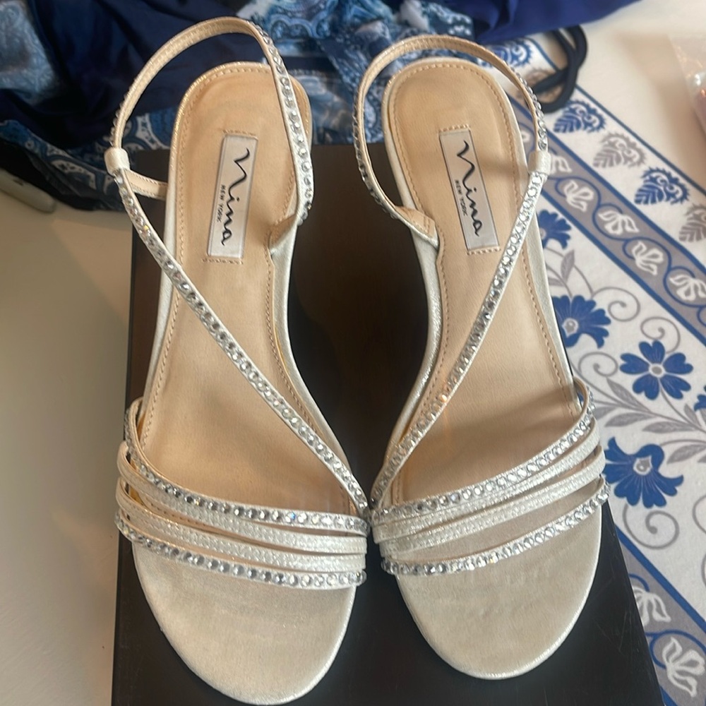Women’s dressy silver sandal